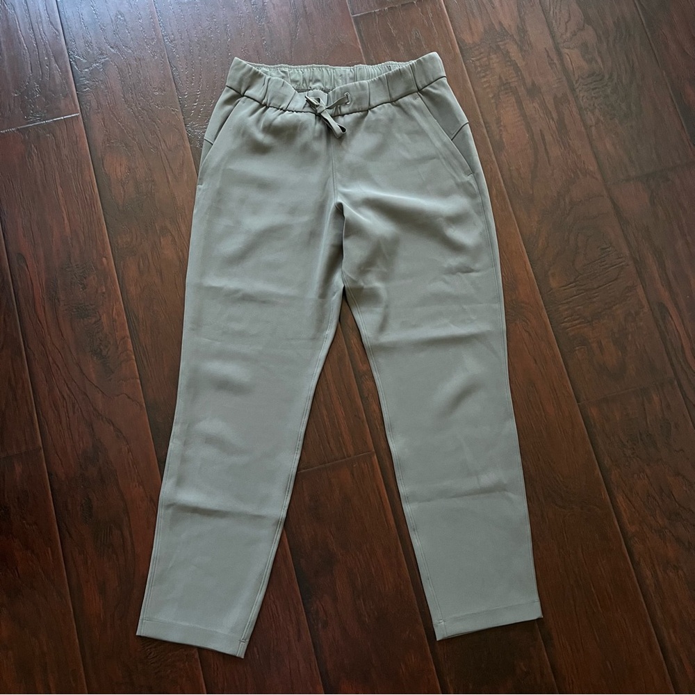 Lululemon Athletica On the Fly Pants size 6 (Khaki/Olive/Army Green)